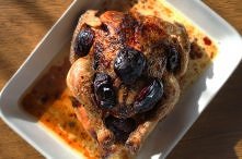 Pieczony kurczak ze śliwkami