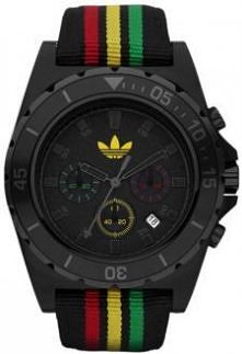 Czterokolorowy zegarek marki Adidas.