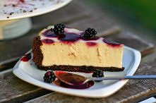Sernik z musem jeżynowym