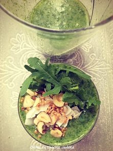 koktajl z rukolą ,bananem,imbirem i bazylią. 

Link do przepisu w pierwszym komentarzu pod zdjęciem.