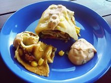 naleśniki z warzywami i kiełbasa, zapieczone z serem i sos :)
pychaa :)