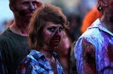 Make up w stylu zombie własnoręcznie "wydziergany" na tegoroczny Zombie Walk, polecam świetna zabawa. Wystarczy płynny silikon, kilka cieni i sztuczna krew :D
