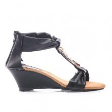 Sandały z ozdobami. Zobacz już teraz więcej szczegółów na temat butów - kliknij w duże zdjęcie.