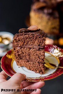 PYSZNY TORT CZEKOLADOWY