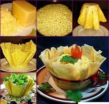 serowe koszyczki

Serowe koszyczki: Ser żółty ścieram na tarce na średnich oczkach. Powinny wyjść wiórki podobne do startego parmezanu. Utarty ser dzielę na trzy części. Patelni...