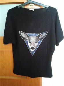 sweterek z jelonkiem :) malowany farbami do tkanin :)