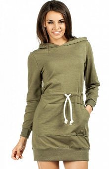 Moe MOE116 sukienka khaki Sukienka damska o sportowym fasonie
- przód zdobi pojemna kieszeń typu kangurka