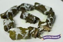 Przepis na Dolmades.

Dolmades, czyli inaczej greckie gołąbki. Występują w wersji z mięsem - najczęściej z jagnięciną, oraz bezmięsnej, takiej jak podana niżej. 

Podstawowym sk...