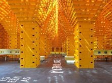 skrzynki po piwie - ciekawe ile by musiał człowiek wypić? Korporacyjni daliby radę.