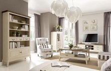 Ciepłe jasnobeżowe wybarwienie, zgrabne wysokie nóżki i subtelna kwiatowa aplikacja tworzą ciepły klimat francuskiej Prowansji.
Meble VERSO