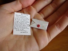 Malutki list i malutka koperta.Ciekawe do kogo ten liścik heh ;p