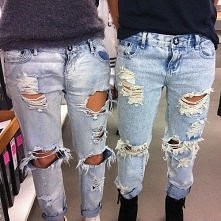 boyfriend jeans destroyed....