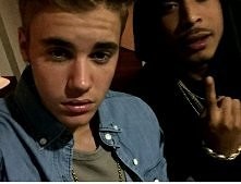 kocham Justina i jak ktos ma problem to niech wypiepsza na drzewo