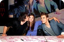 Nina Dobrev,Ian Somerhalder and Paul Wesley
uwielbiam ich!!!!