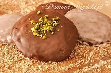 pierniczki norymberskie
Składniki:
Ciasto:
170g cukru
3 jajka
100g masła
300g mąki pszennej
3 łyżeczki proszku do pieczenia
4 łyżeczki przyprawy korzennej
2 łyżki kakao
150g zmi...