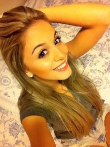 ale śliczny owal twarzy, ideal ;)