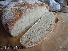 Ciabatta czyli włoski lekki pszenny chlebek, klikaj po przepis. Pieczenie chleba nie jest trudne.