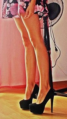 . znalezione ;) nogi to dziewczyna ma świetne ;)