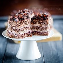 Rodzynkowiec
"to ciasto na specjalne okazje, biszkopt przełożony kremem na bazie serka mascarpone, nasączony kwaśnym dżemem i z pyszną warstwą rumowych rodzynek w czekoladz...