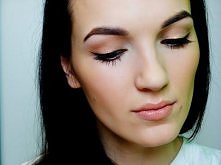 MAKIJAŻ - ZŁOTA KRESKA