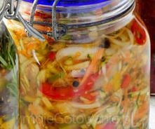 przetwory-sałatka z cukinii