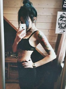 tatuaż i zgrabne ciało ... ...