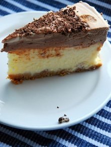 Sernik z musem z mlecznej czekolady