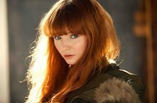 Annie Cresta -  Stef Dawson