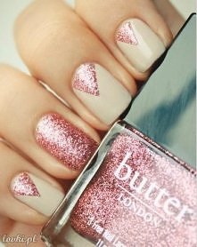 Ah, jakie delikatne pazurki...