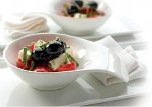 Pomidorki koktajlowe w towarzystwie koziego sera i czarnych hiszpańskich oliwek 


Składniki: 400 g pomidorów cherry, 16-18 czarnych hiszpańskich oliwek, 200 g łagodnego koziego...