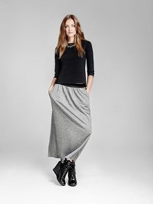 Niezbędnik: basic! Fundamenty kobiecej garderoby. Na czym polega ich fenomen?

MELANŻ, który w połach ma klasę właściwą dla długich spódnic, ale skutecznie się z nią rozprawia n...