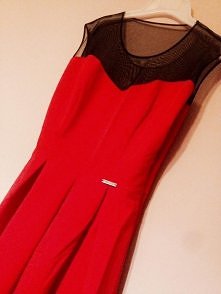 sprzedam !Przepiekna czerwona sukienka m/l 100zl