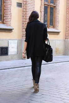 wedge sneakers + legginsy + torba w panterkę :)