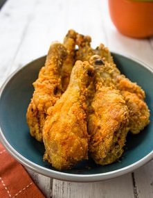 Pałki drobiowe w płatkach kukurydzianych (220 kcal)