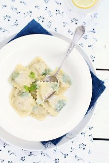 Ravioli z kaczką, kozim twarożkiem i ziołami