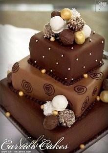 Ogromny czekoladowy tort ty...