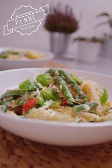 Makaron z miniaturowmymi warzywkami. Każdy mini makaron jest spoko, zwłaszcza z warzywami.