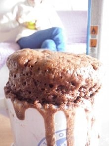 Ciasto w 5 minut...
lepiej zrobić samemu *_* bynajmniej mi nie wychodzi kupione. a wam smakuje ciasto z ciasto z kubeczka