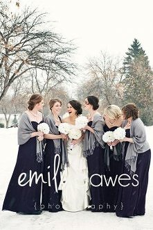 Ciepłe okrycia dla świadkowej i druhen