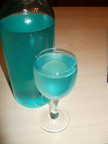 Wódka lodowa:D 2 opakowania cukierków lodowych, 0.5l wódki Jak ktoś chce słabsze można dodać wody:D