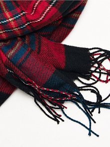 Oh szal w kratę jak bym chciała taki dostać. Może znajdzie się jakiś MIKOŁAJ. <3