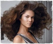 Masz puszące się włosy? Chcesz poznać sposoby, by stały się normalne i dociazone? Kliknij w zdjęcie :)