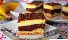 ciasto budyniowe z serem

Kruche ciasto: 

30 dag mąki pszennej

Około 10 dag cukru trzcinowego 

10 dag Kasi 

2 jajka + 1 żółtko 

2 łyżeczki pr. do pieczenia 

Warstwa budyni...