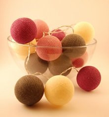 piękne bawełniane kule- świecą białym światłem LED. kontakt priv