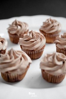 Babeczki z nutellą i nutellowym kremem

PRZEPIS

Składniki:

suche składniki
2 szklanki mąki
1 szklanka cukru
1/4 laski wanilii
2 łyżeczki proszku do pieczenia
szczypta soli
1 s...