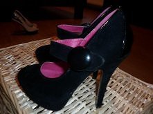 Sprzedam. Czarne, zamszowe, rozm.35,obcas 12 cm stan idealny,  Polecam:)