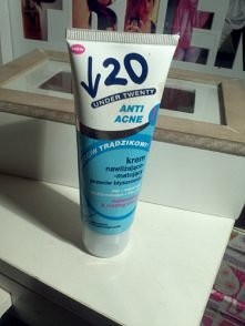 krem matujący,  a o nim juz  na blogu . link w komentarzu :)