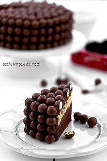 Składniki na ciasto czekoladowe ciemne:

50 g gorzkiej czekolady
50 g masła
50 g drobnego cukru do wypieków
2 duże jajka, w temperaturze pokojowej
50 g mąki pszennej
1 łyżeczka ...