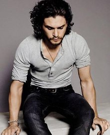 Kit Harington (Jon Snow;*)