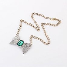 Retro Rhinestone Bowknot Emerald Pendant Necklace